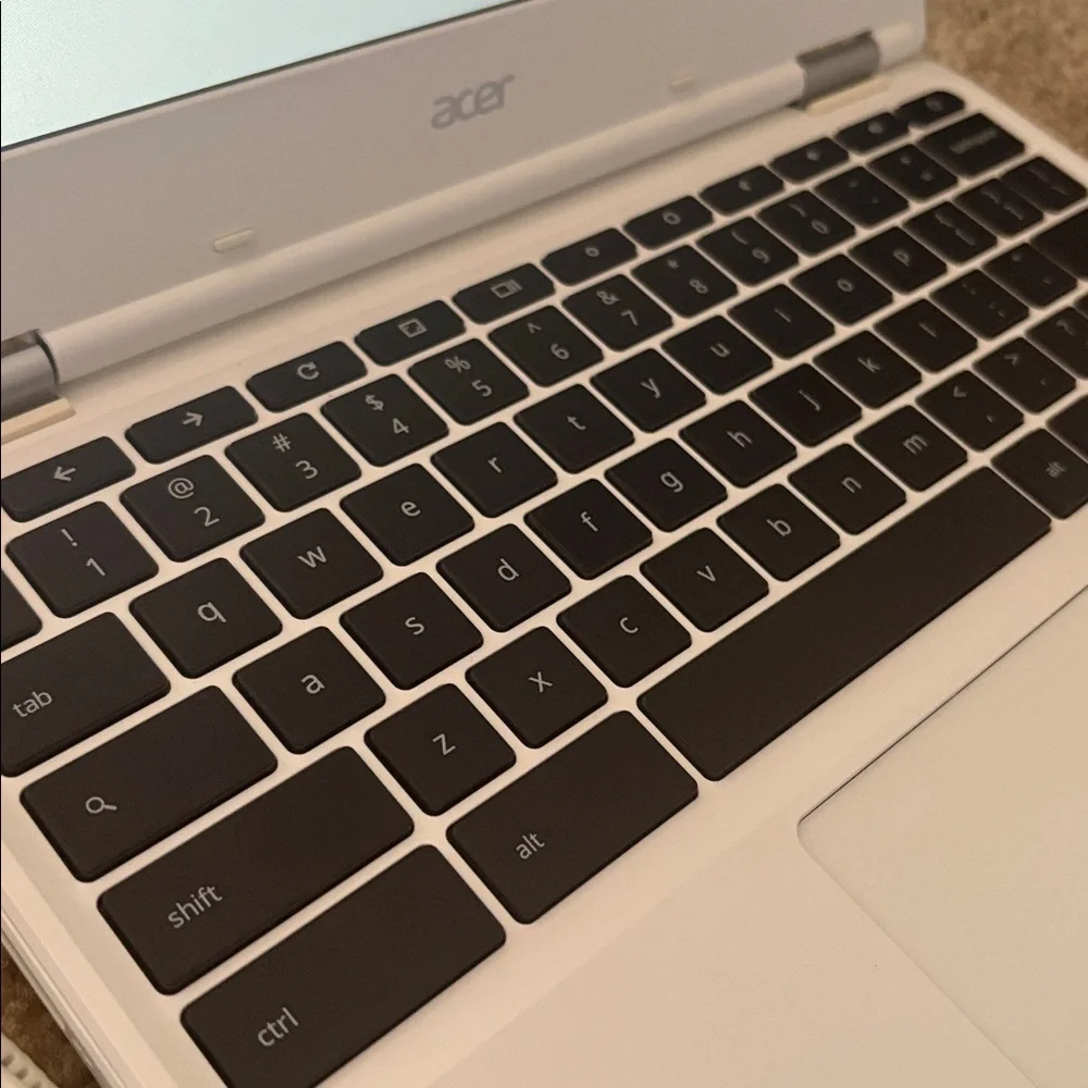 Acer White Chromebook like new CB3-132 Student Lightweight Laptop
